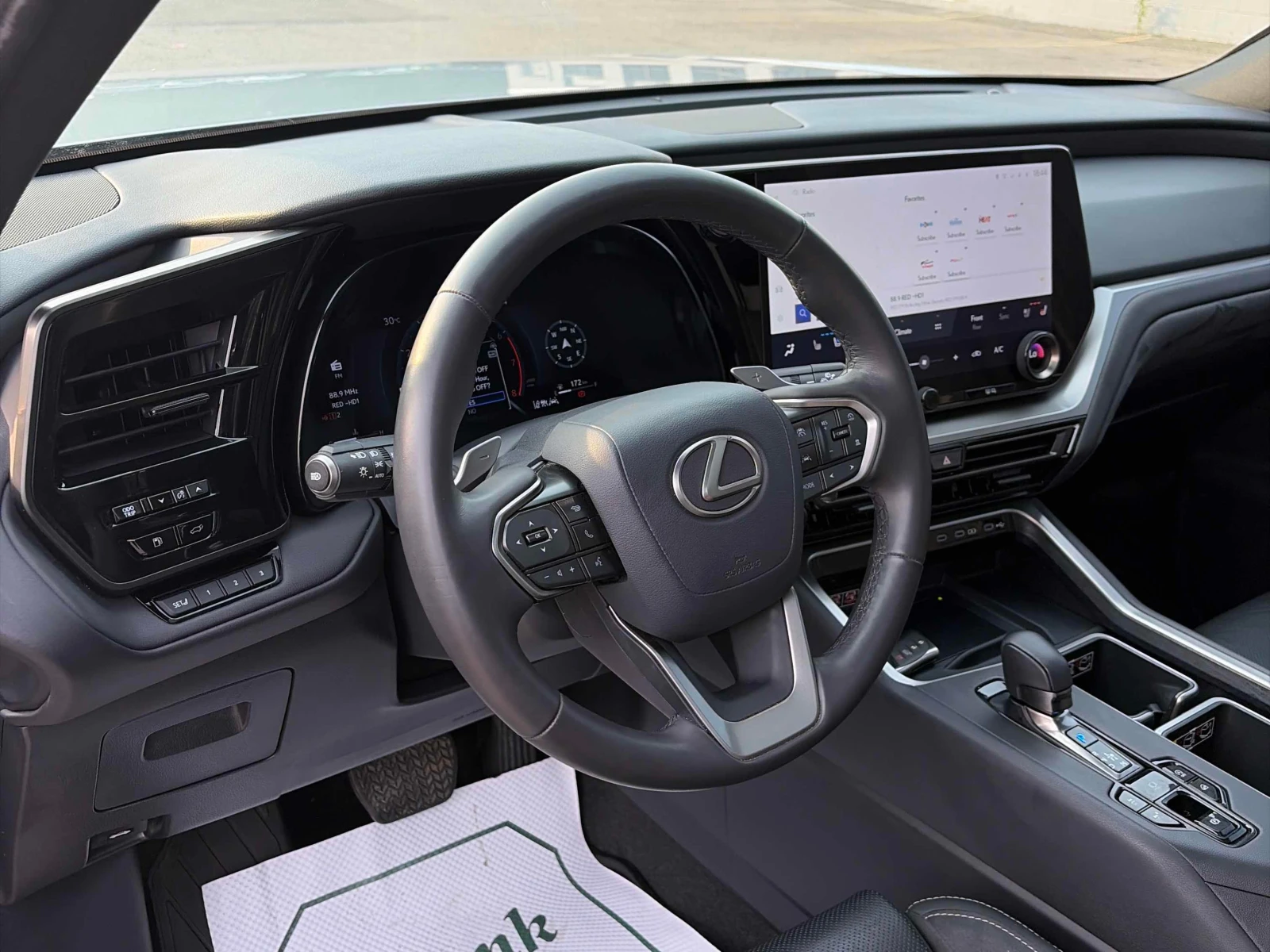 Lexus TX 350 * CARFAX * ОПЦИЯ ЗА ФИНАНСИРАНЕ, снимка 5 - Автомобили и джипове - 56156367
