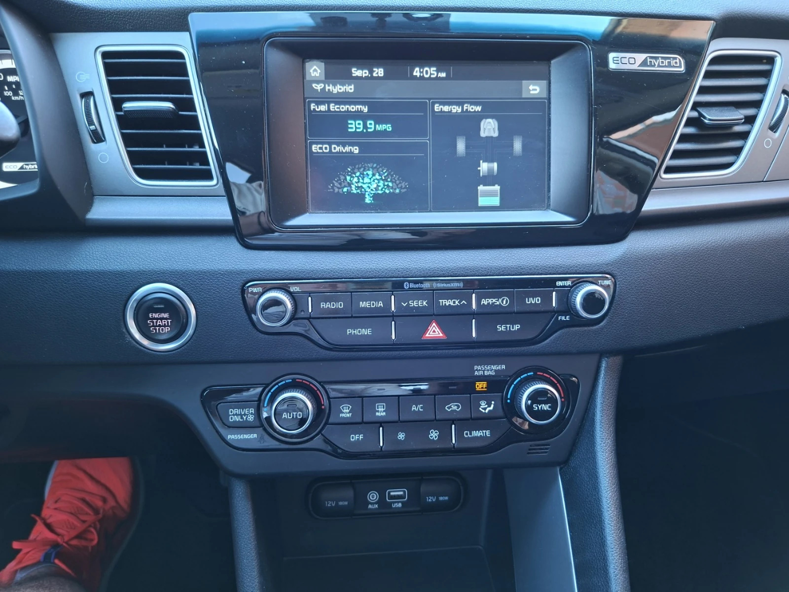 Kia Niro Hybrid, снимка 8 - Автомобили и джипове - 56512897