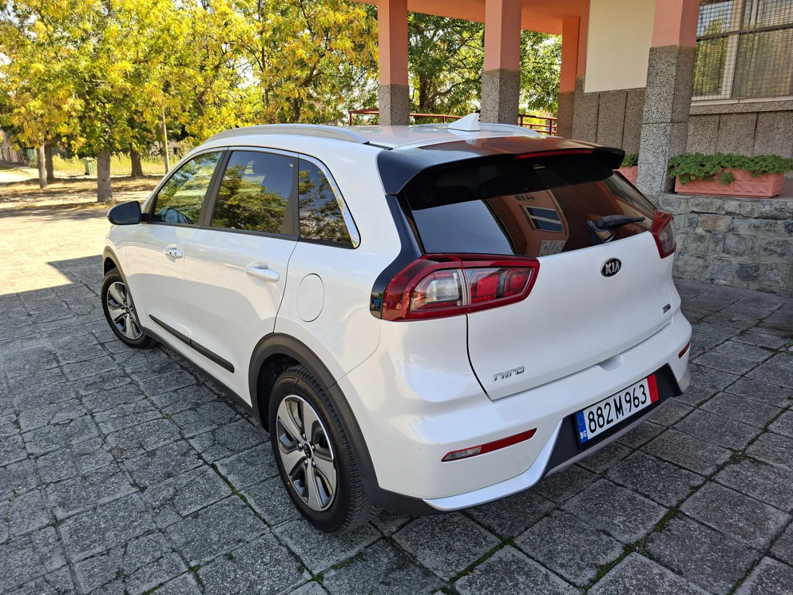Kia Niro Hybrid, снимка 3 - Автомобили и джипове - 56512897