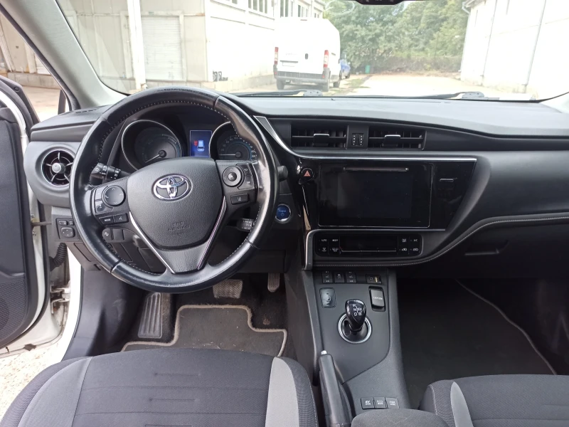 Toyota Auris, снимка 11 - Автомобили и джипове - 47439014