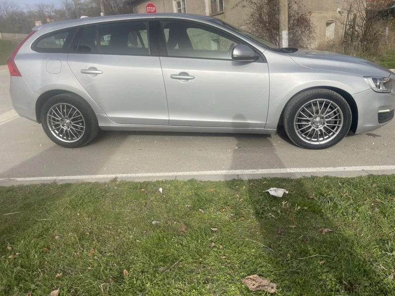 Volvo V60 Фейс лифт, снимка 6 - Автомобили и джипове - 52472593