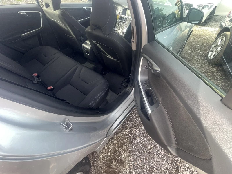 Volvo V60 Фейс лифт, снимка 12 - Автомобили и джипове - 52472593