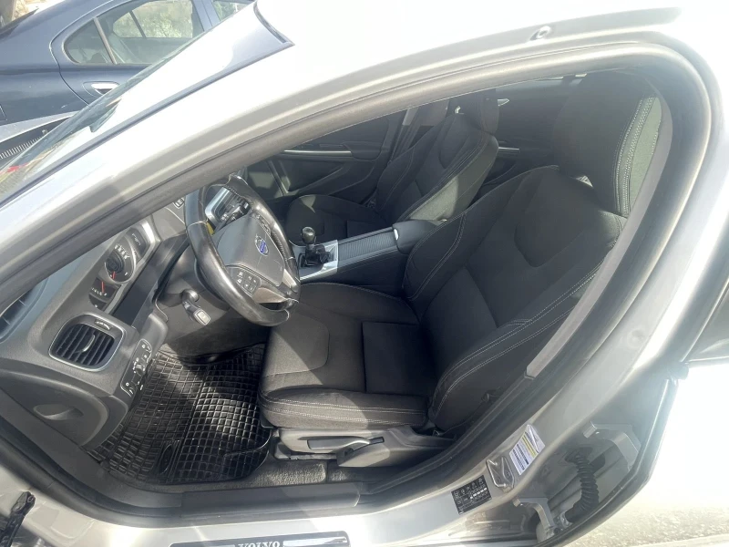 Volvo V60 Фейс лифт, снимка 15 - Автомобили и джипове - 52472593