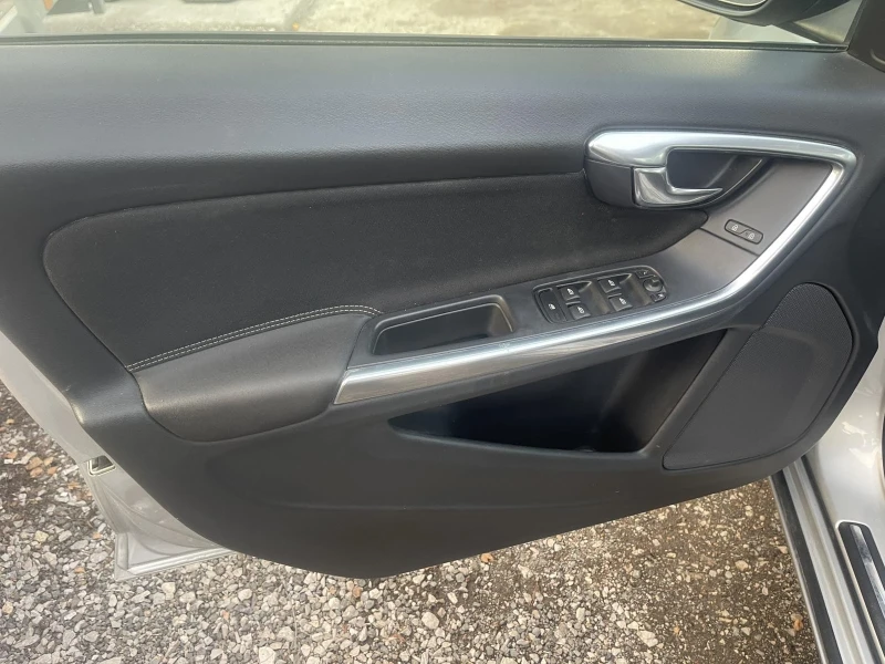 Volvo V60 Фейс лифт, снимка 9 - Автомобили и джипове - 52472593