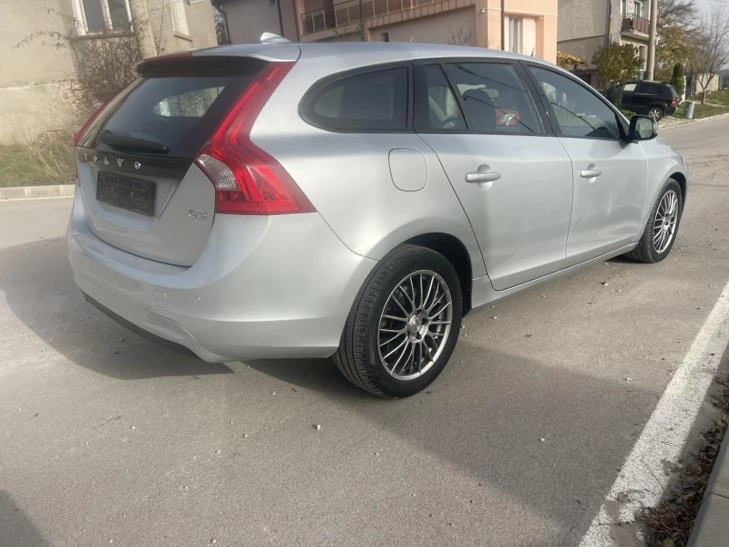 Volvo V60 Фейс лифт, снимка 4 - Автомобили и джипове - 52472593