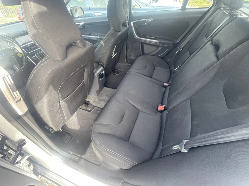 Volvo V60 Фейс лифт, снимка 13 - Автомобили и джипове - 52472593