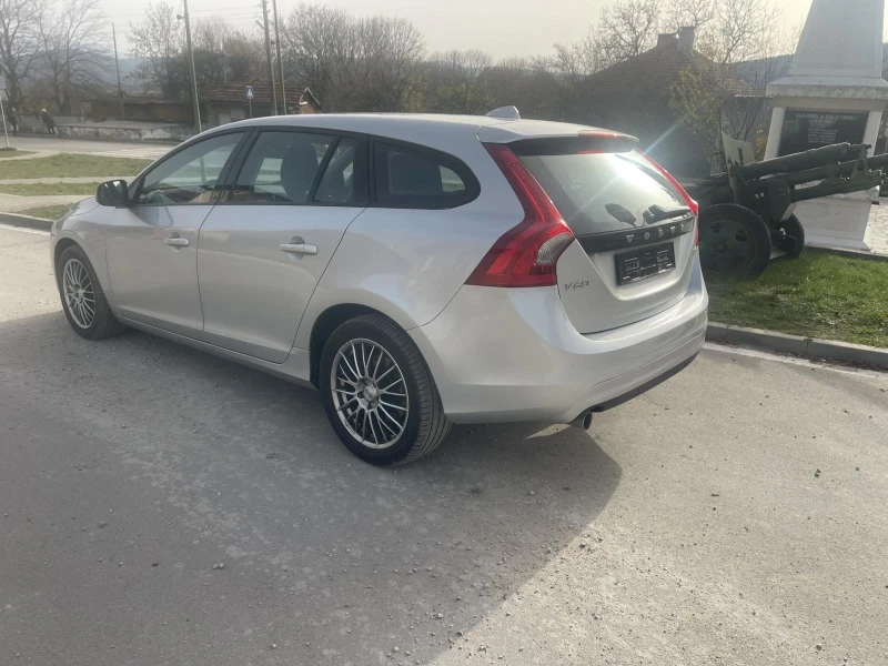 Volvo V60 Фейс лифт, снимка 3 - Автомобили и джипове - 52472593