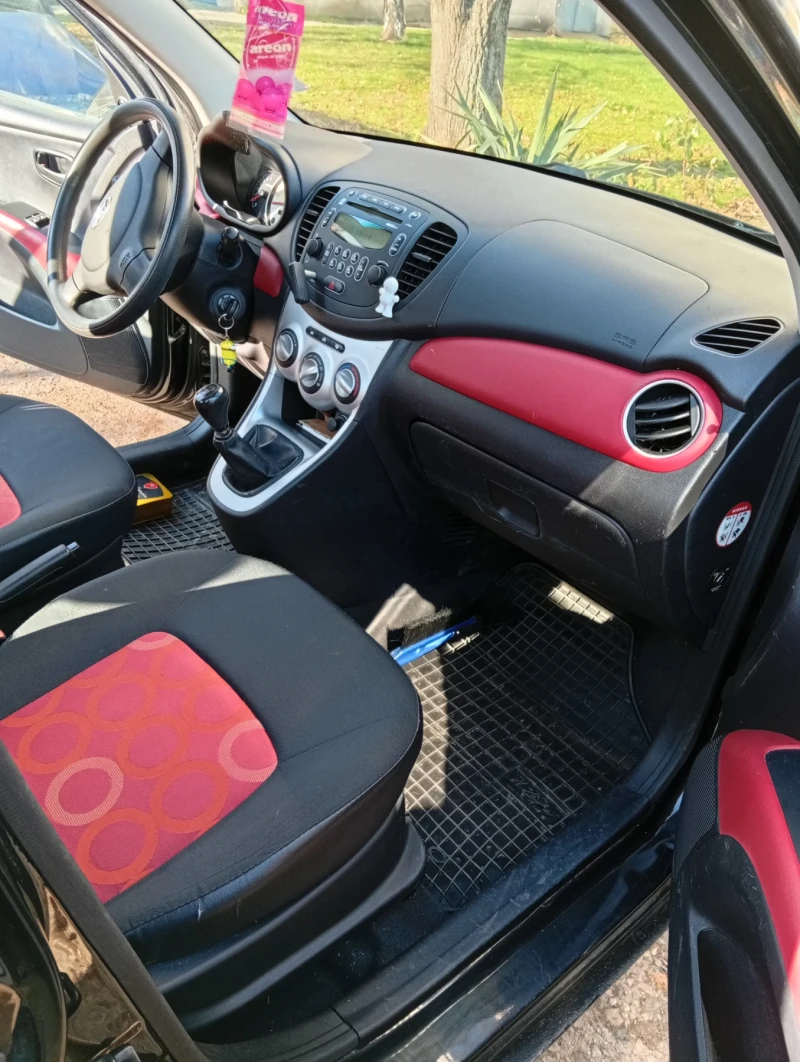 Hyundai I10 Черен металик, климатик Еко 4, 5/100л, снимка 9 - Автомобили и джипове - 52898723