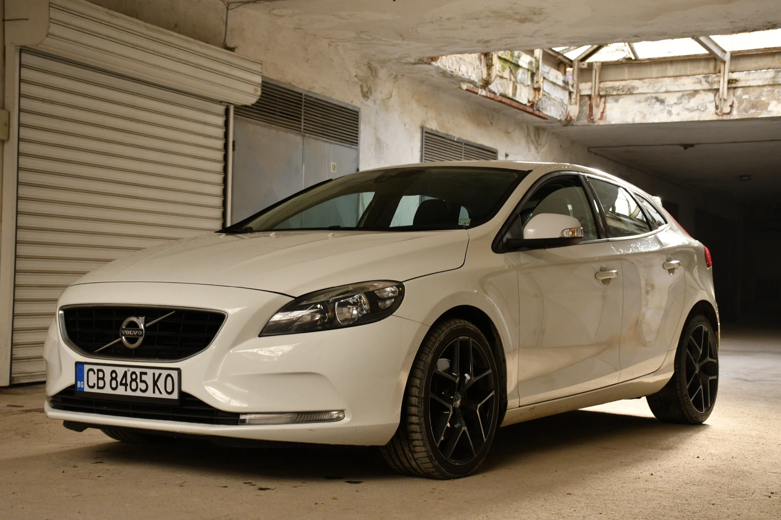 Volvo V40  - изображение 2