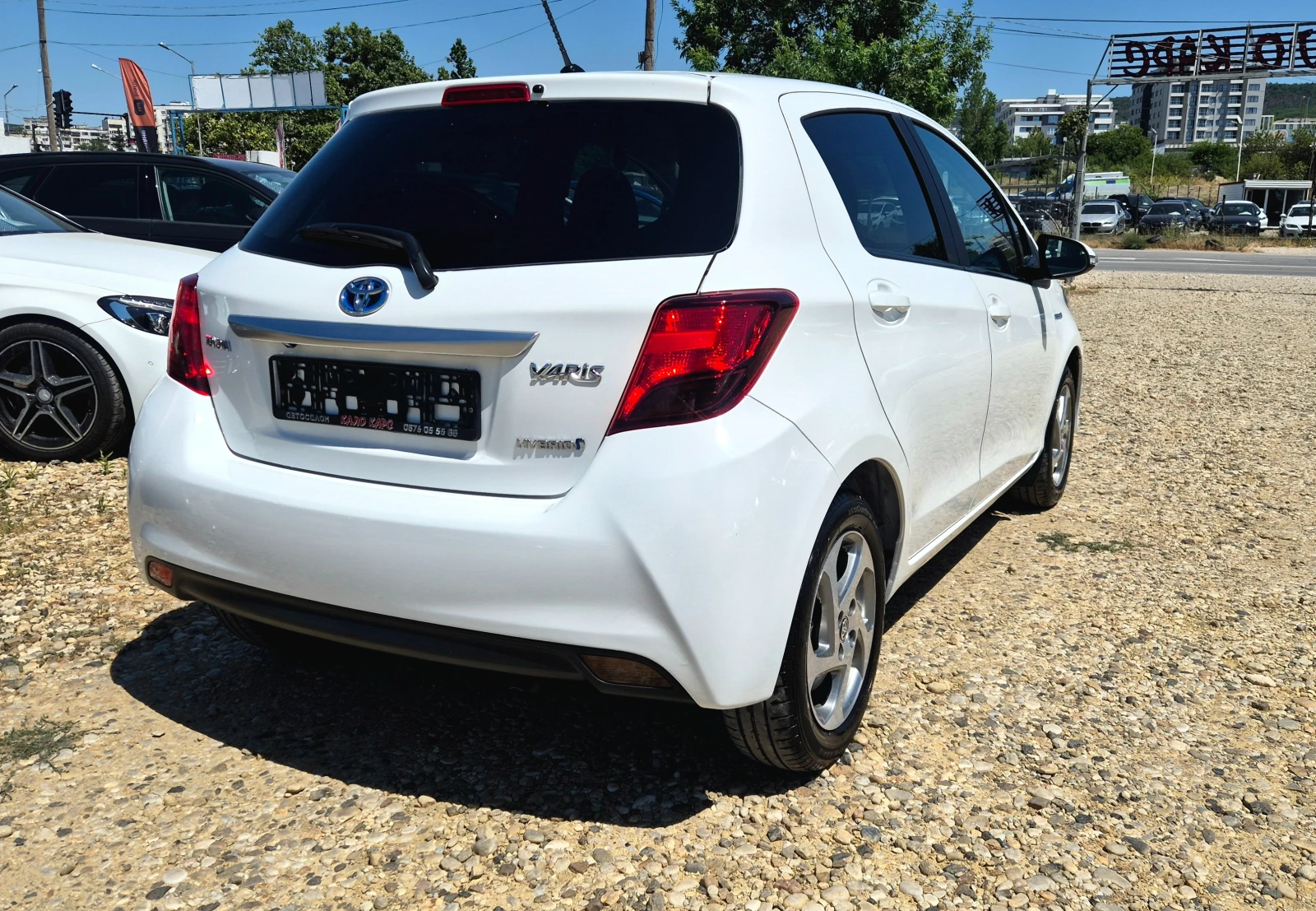 Toyota Yaris HYBRID - изображение 4
