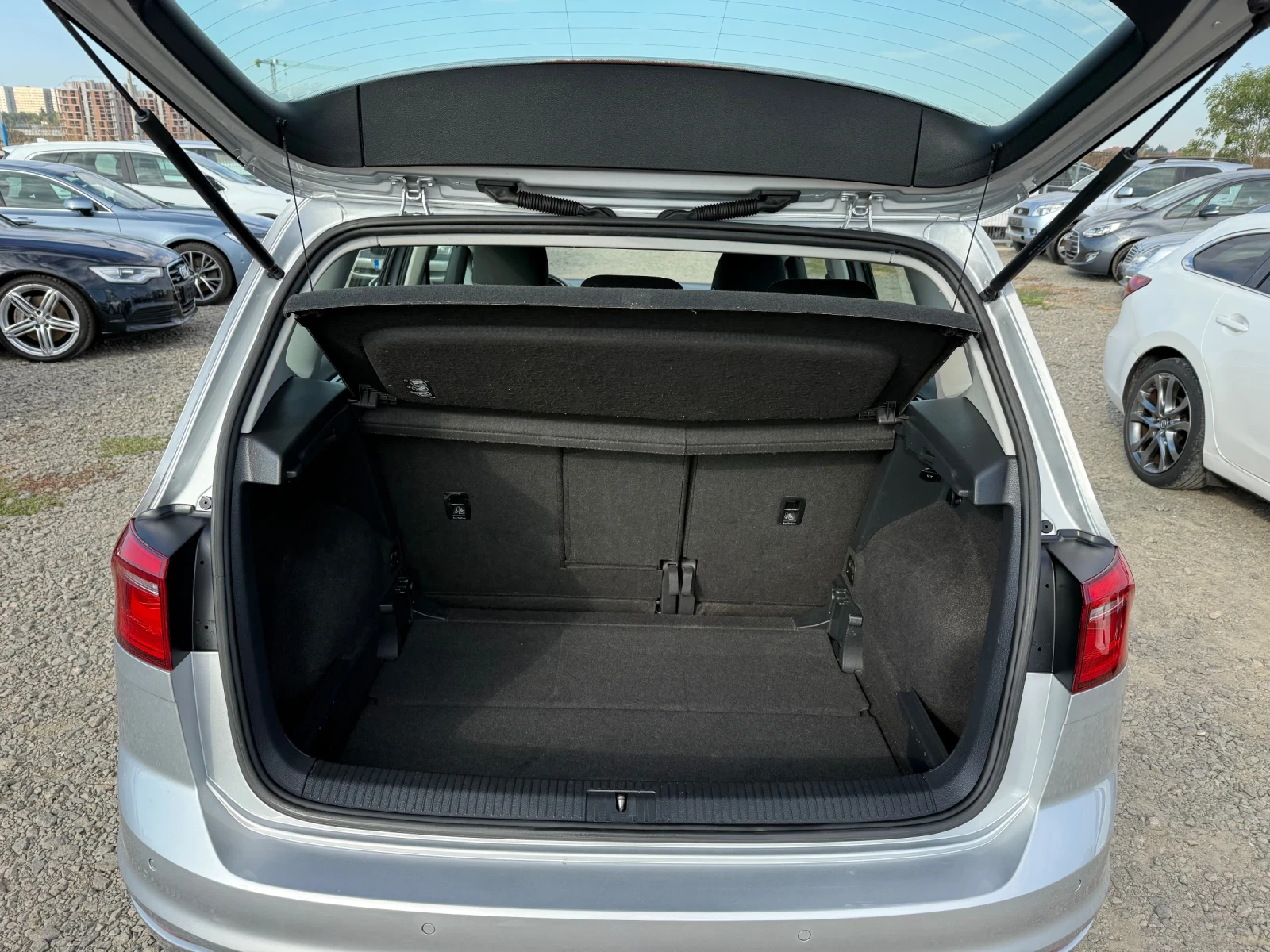 VW Sportsvan 1.2i CH Navi 110ks 6sk - изображение 7