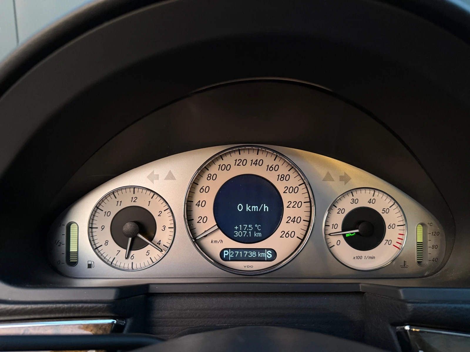 Mercedes-Benz E 350 Avangarde, снимка 10 - Автомобили и джипове - 54210363