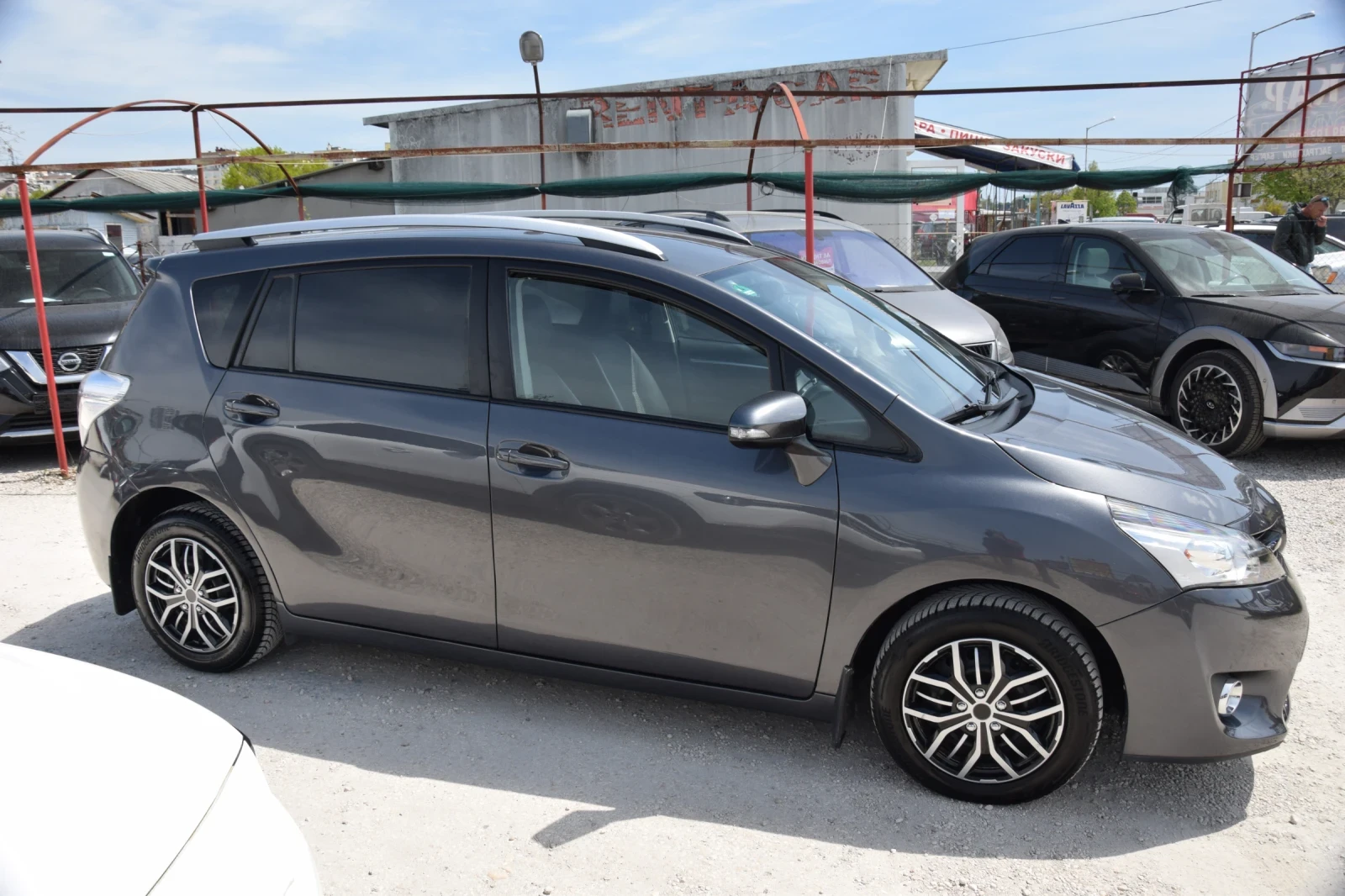 Toyota Verso 1.8i automatic , снимка 8 - Автомобили и джипове - 54356487