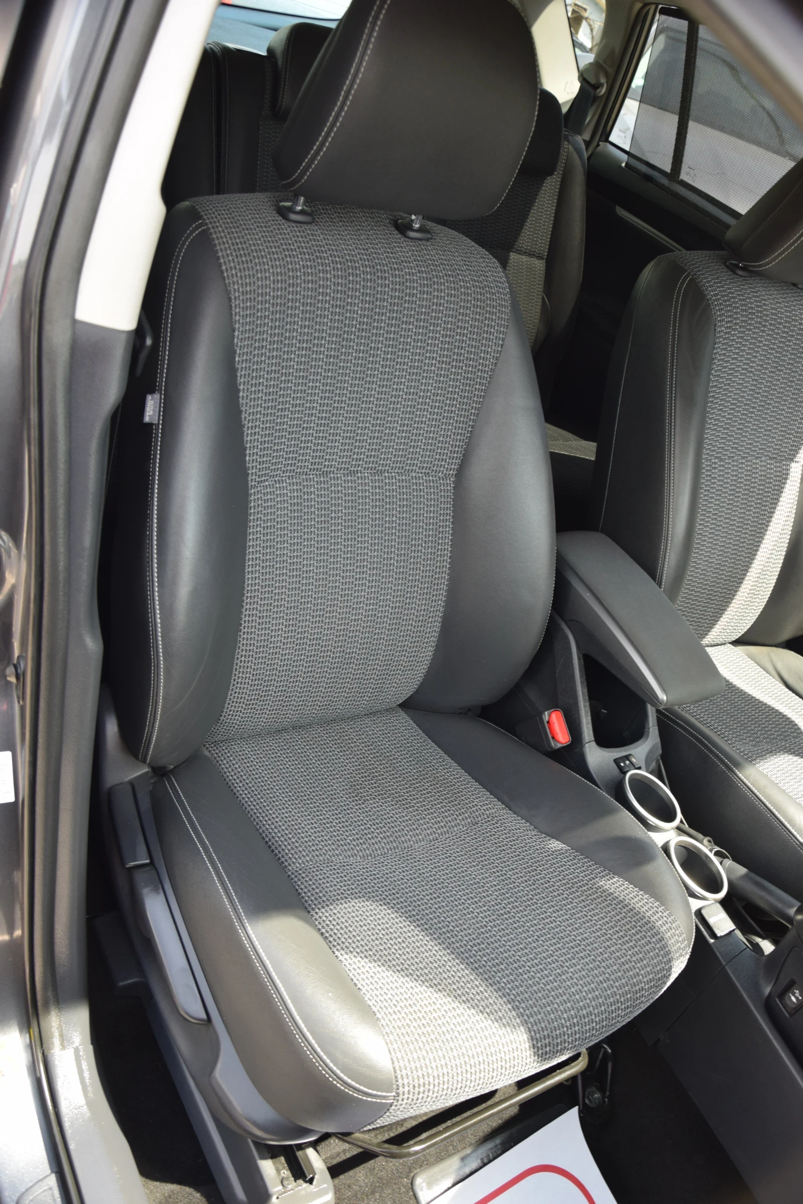 Toyota Verso 1.8i automatic , снимка 13 - Автомобили и джипове - 54356487