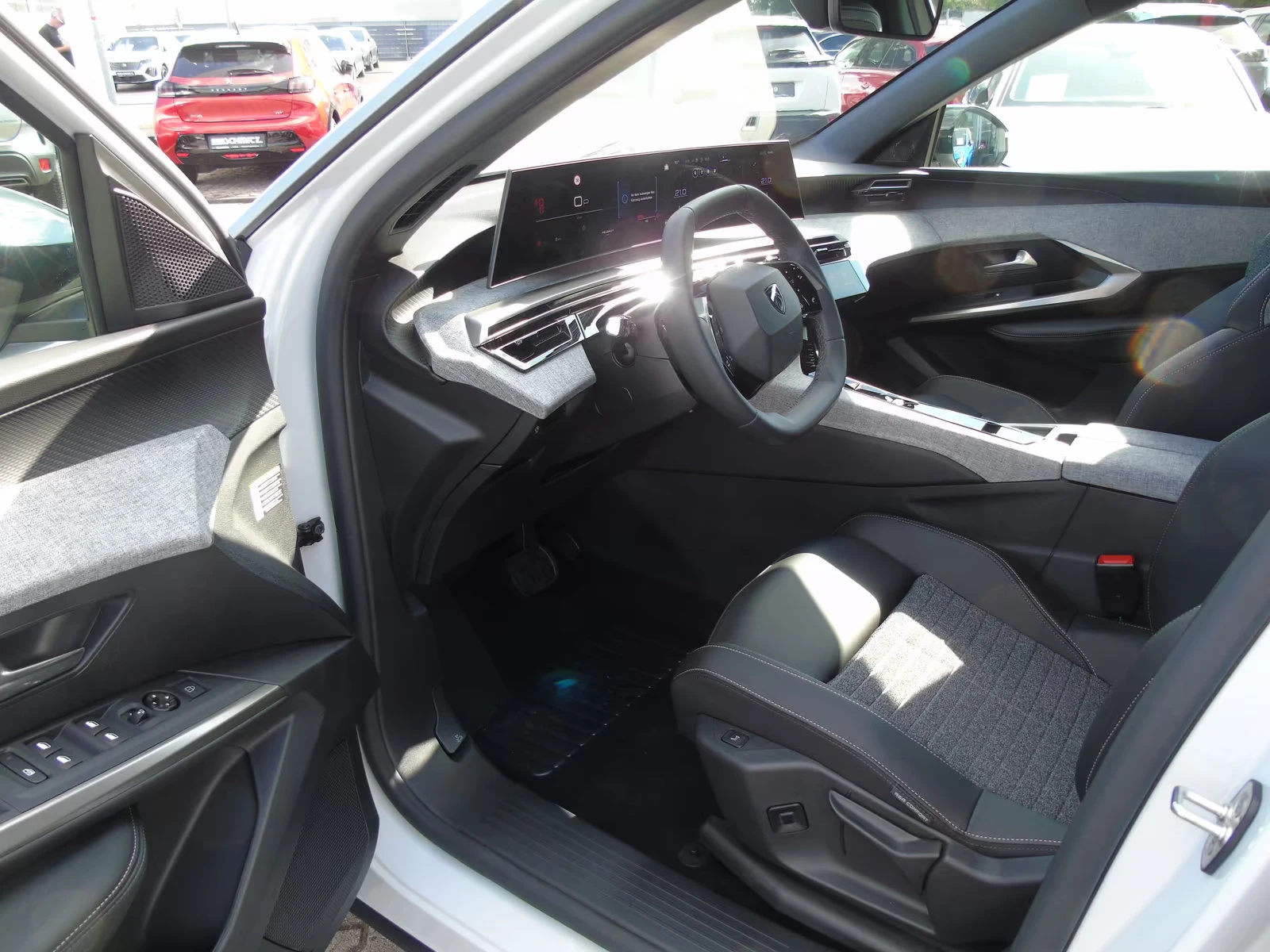 Peugeot 3008 1.2MHEV/145HP/ALLURE/FACE-LIFT/360/NAVI/CPLAY/295q, снимка 8 - Автомобили и джипове - 54538075
