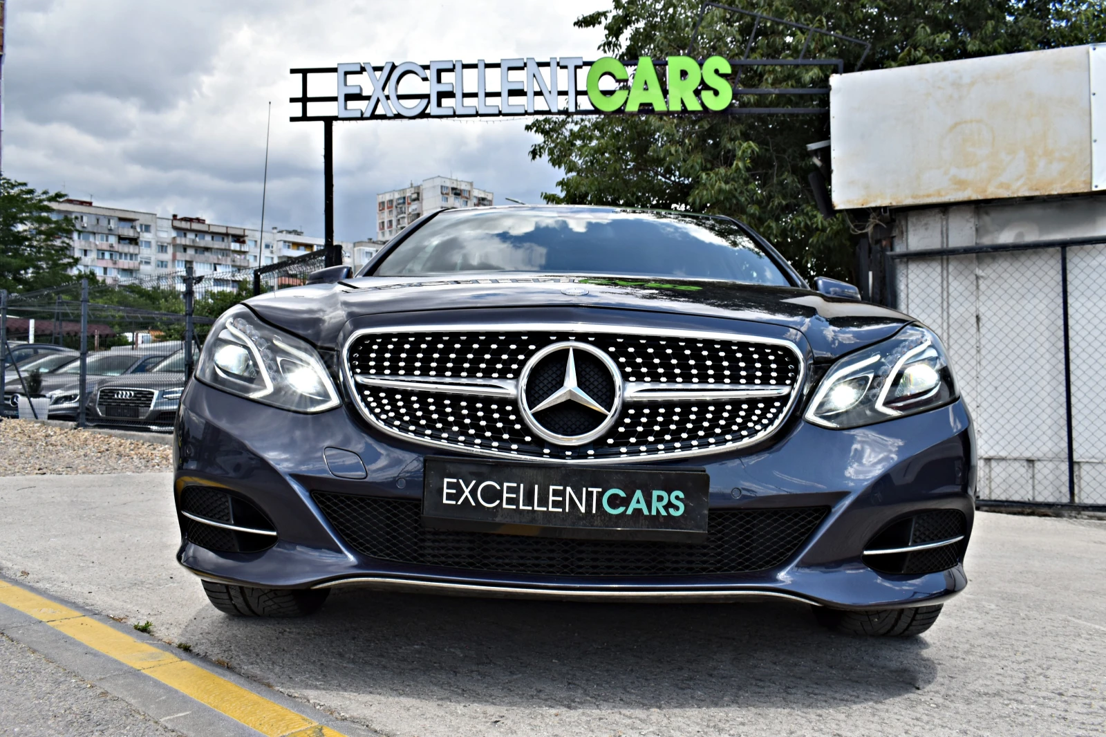 Mercedes-Benz E 220 AMG-LINE* 4MATIC* FULL-LED, снимка 6 - Автомобили и джипове - 55206175