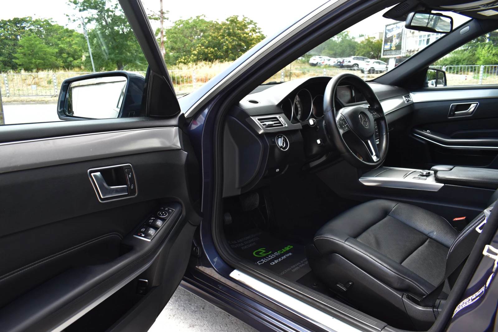 Mercedes-Benz E 220 AMG-LINE* 4MATIC* FULL-LED, снимка 7 - Автомобили и джипове - 55206175