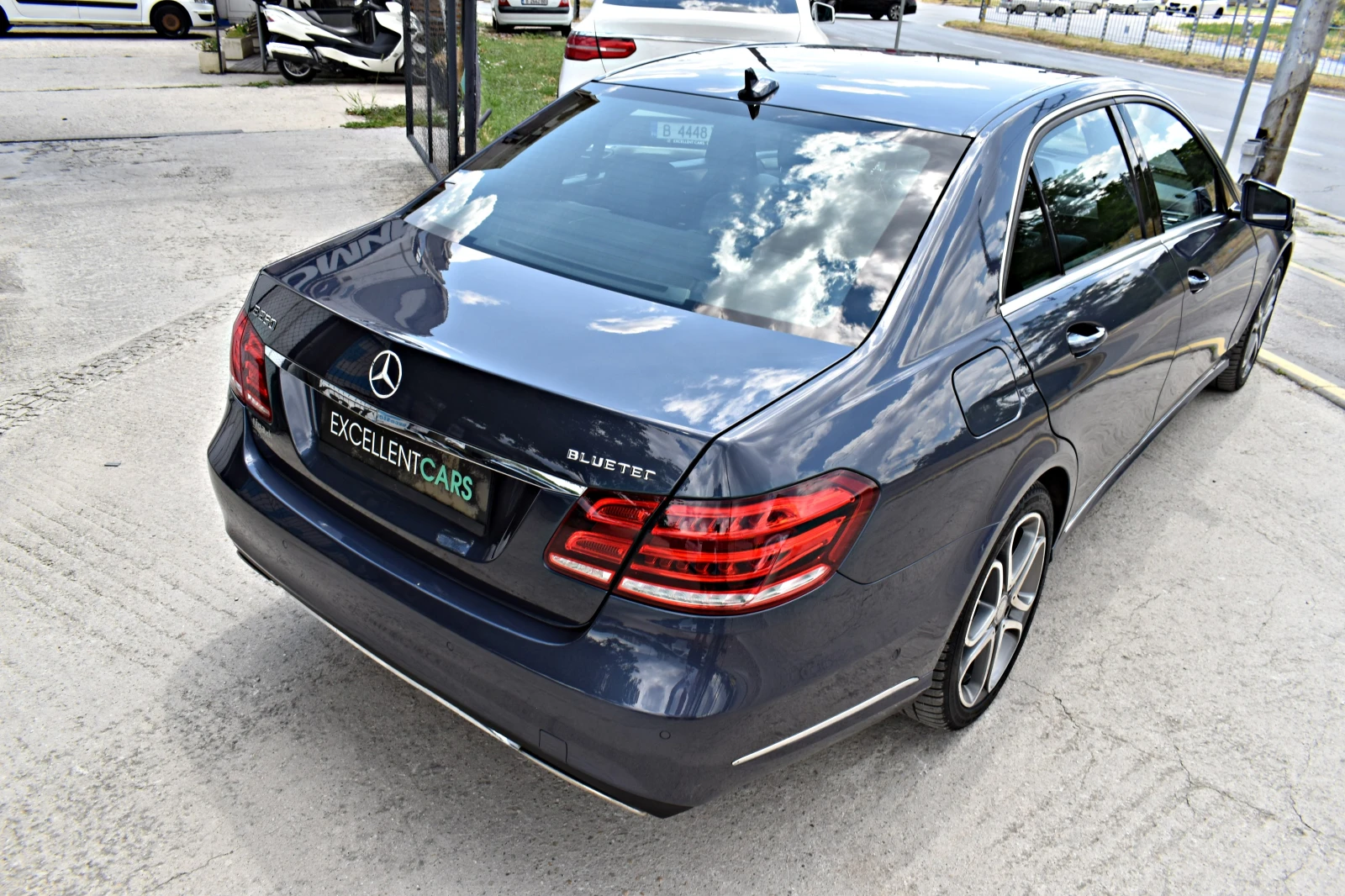 Mercedes-Benz E 220 AMG-LINE* 4MATIC* FULL-LED, снимка 4 - Автомобили и джипове - 55206175