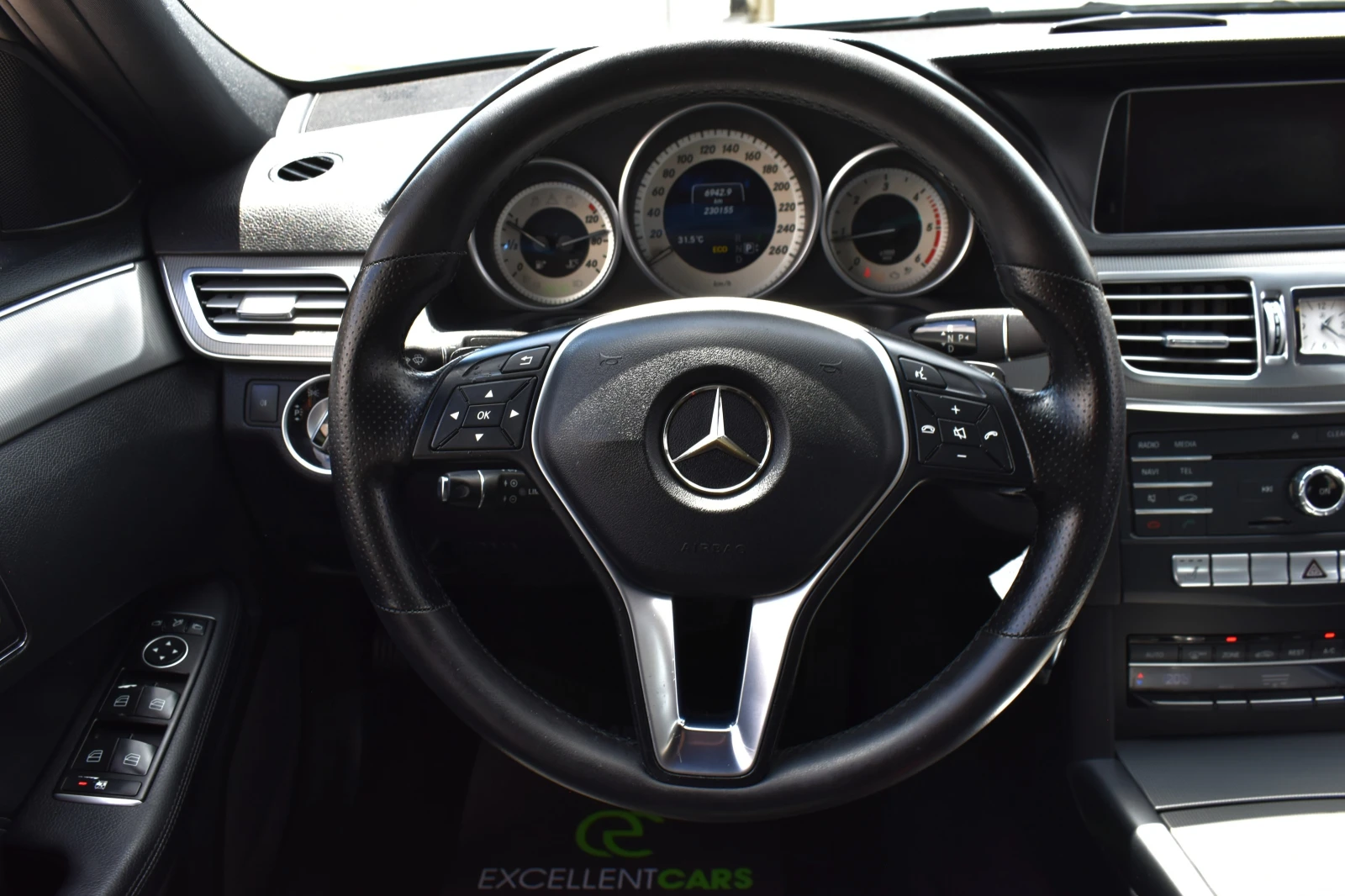 Mercedes-Benz E 220 AMG-LINE* 4MATIC* FULL-LED, снимка 12 - Автомобили и джипове - 55206175