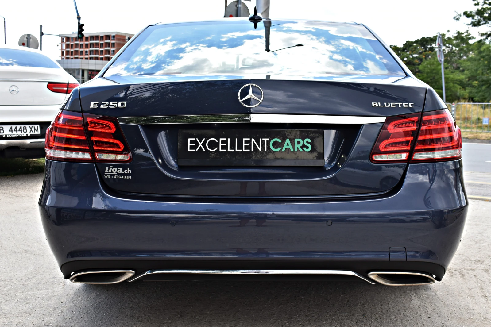 Mercedes-Benz E 220 AMG-LINE* 4MATIC* FULL-LED, снимка 5 - Автомобили и джипове - 55206175
