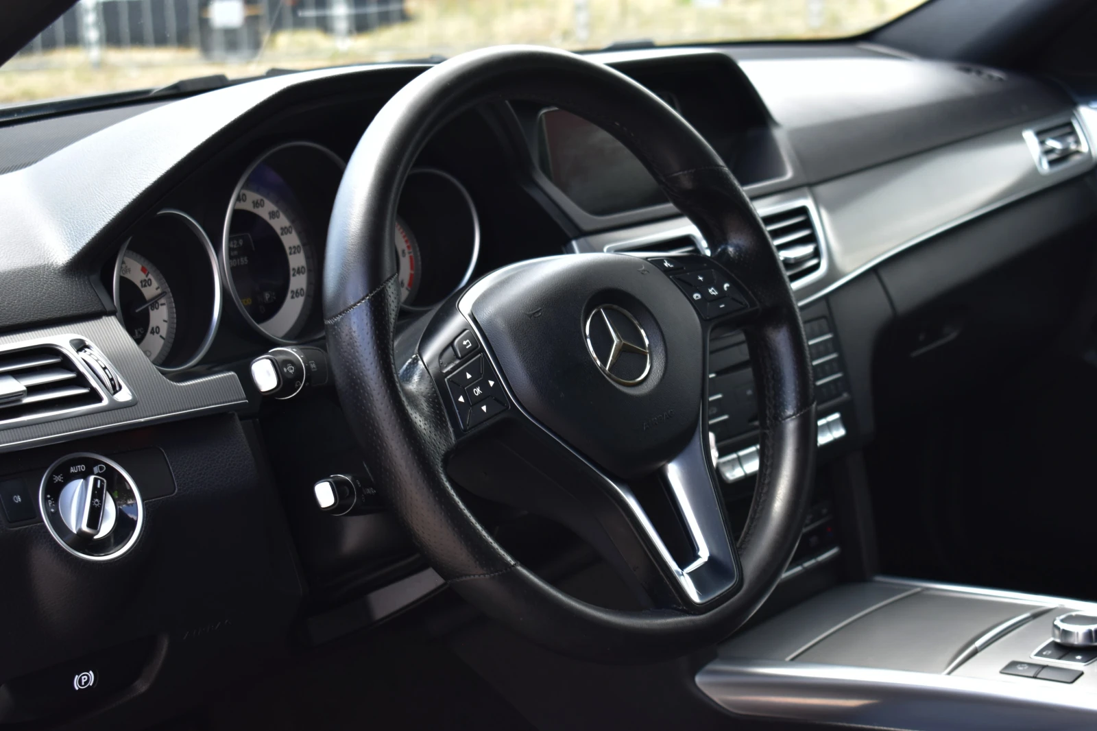Mercedes-Benz E 220 AMG-LINE* 4MATIC* FULL-LED, снимка 8 - Автомобили и джипове - 55206175