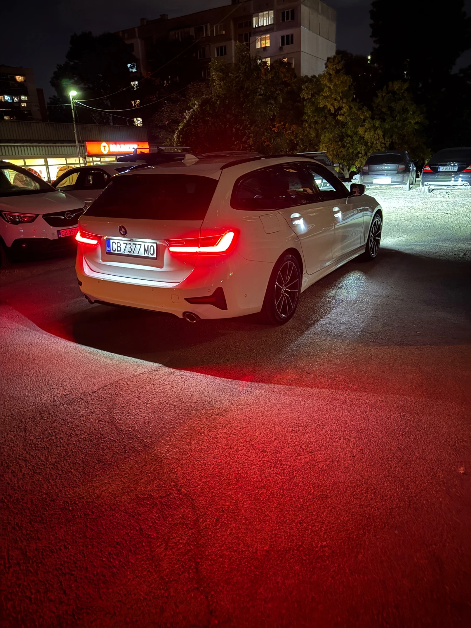 BMW 320 320d mild hibryd Само на задно, снимка 15 - Автомобили и джипове - 56243430
