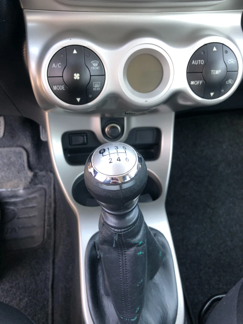 Toyota Urban Cruiser 1.4 D4D AWD , снимка 12 - Автомобили и джипове - 52946370