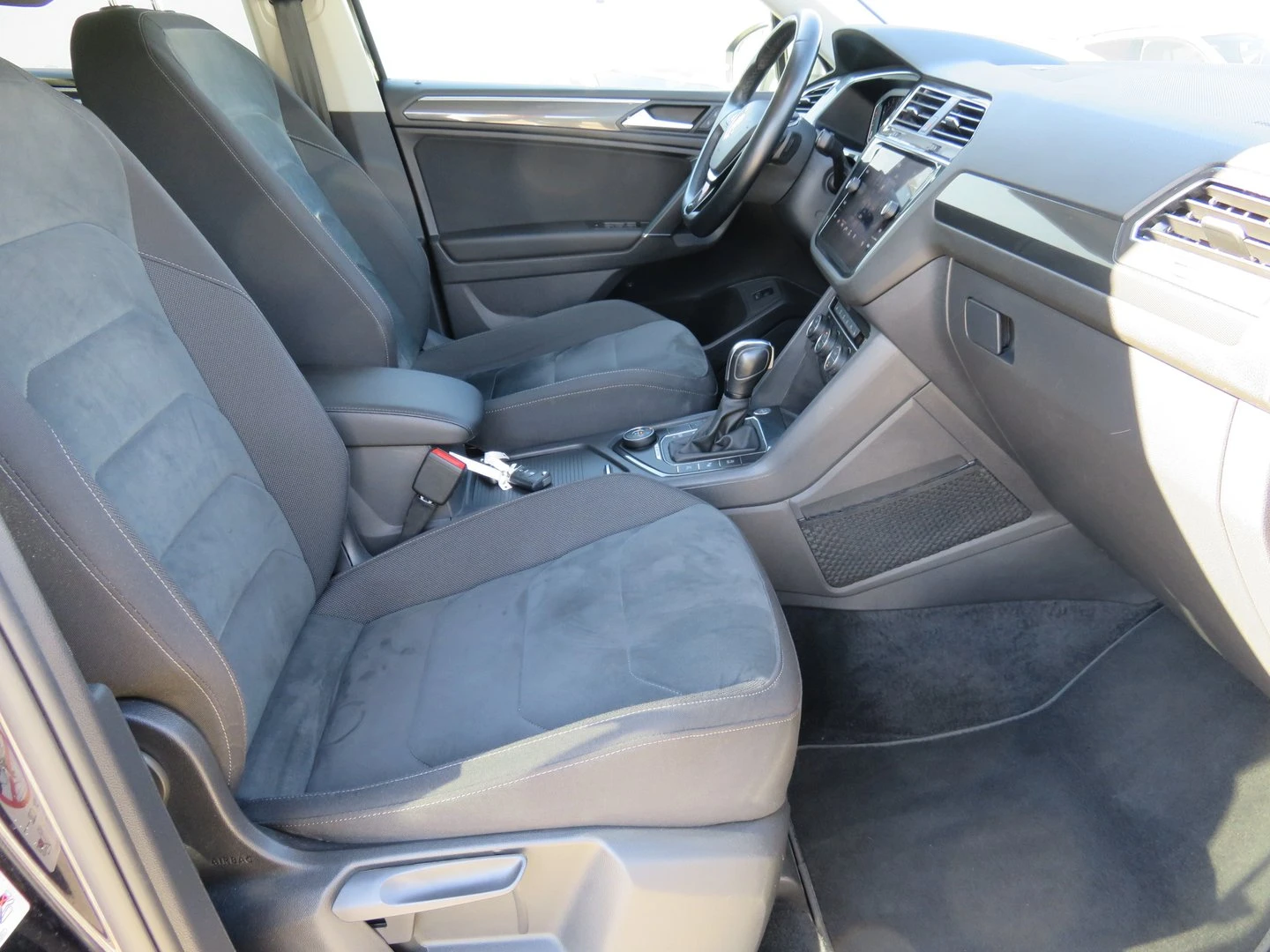 VW Tiguan LWB Highline 2.0TSI 4MOTION BMT - изображение 3