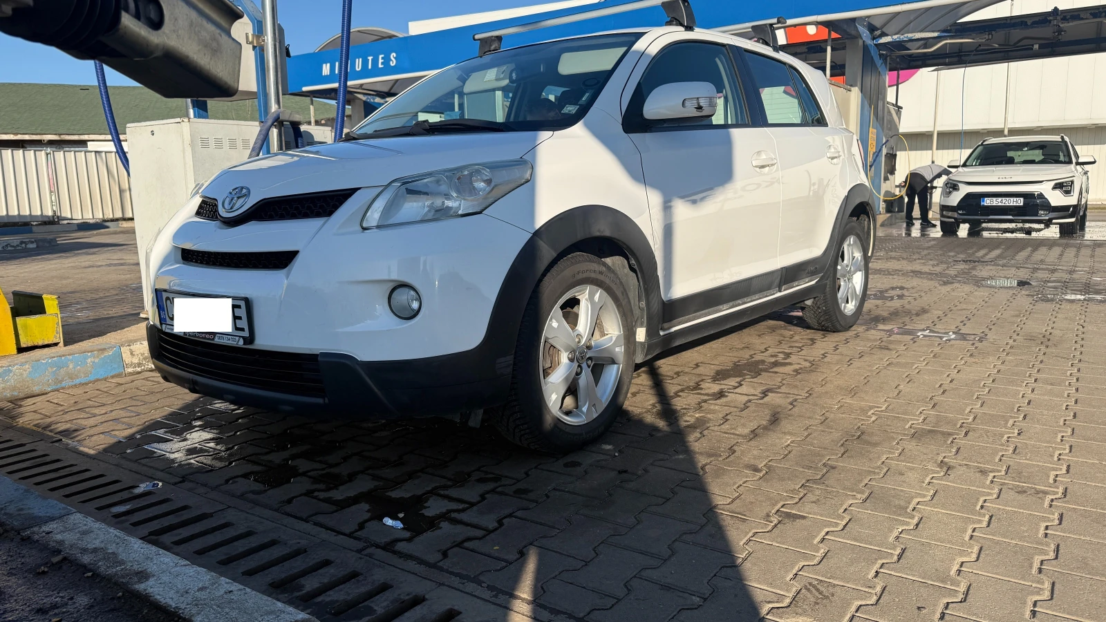 Toyota Urban Cruiser 1.4 D-4D AWD 4х4/КАСКО/ОБСЛУЖЕНА, снимка 2 - Автомобили и джипове - 52946370