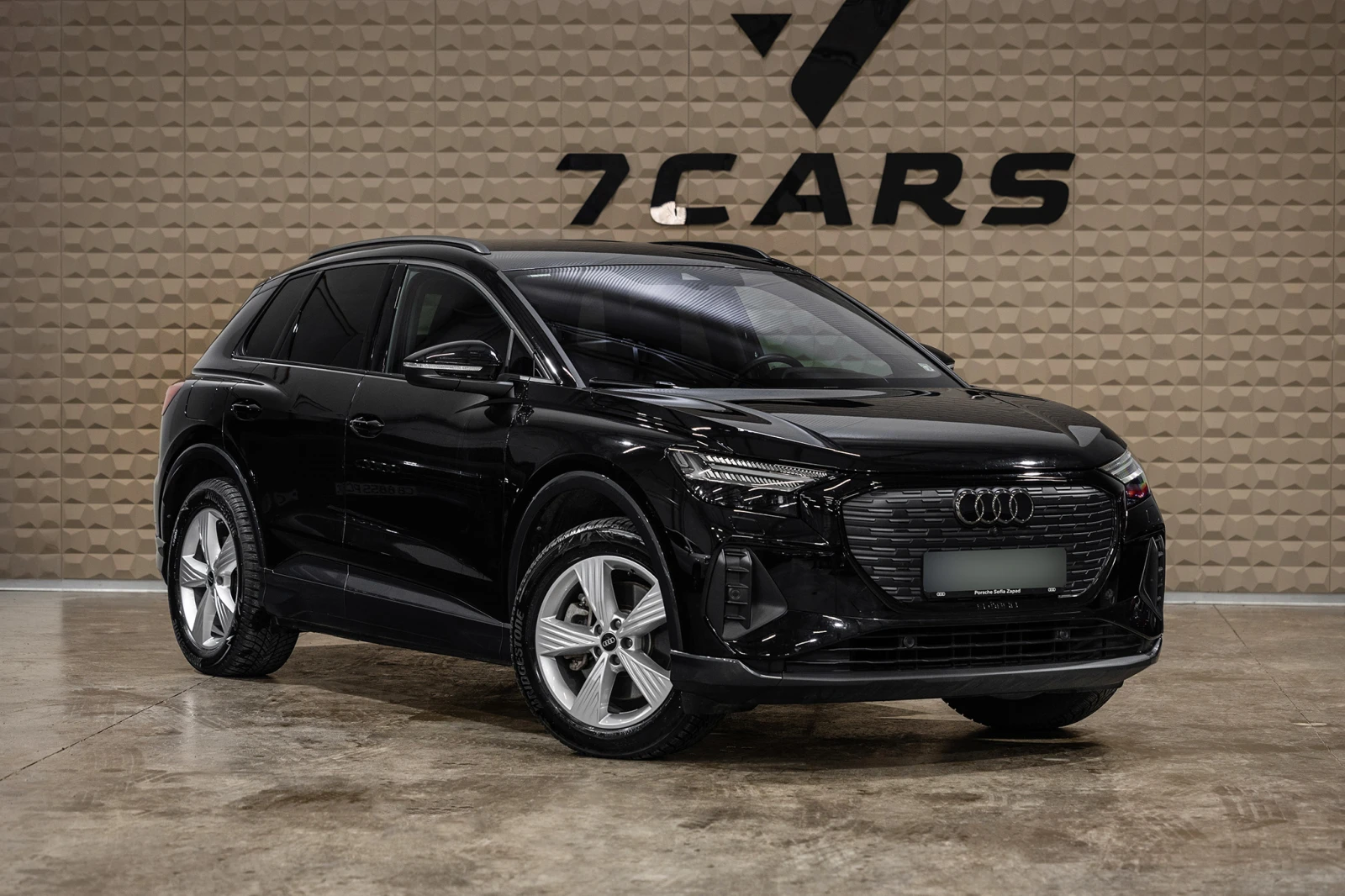 Audi Q4 45 E-Tron Quattro* Matrix* Head-Up* Подгрев, снимка 3 - Автомобили и джипове - 53708591