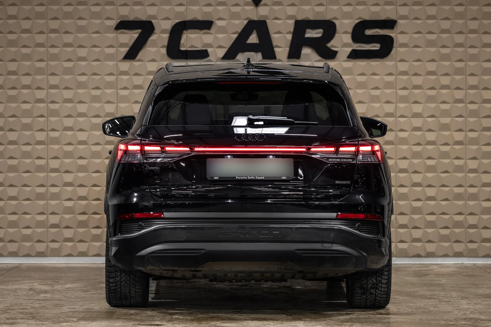 Audi Q4 45 E-Tron Quattro* Matrix* Head-Up* Подгрев, снимка 5 - Автомобили и джипове - 53708591