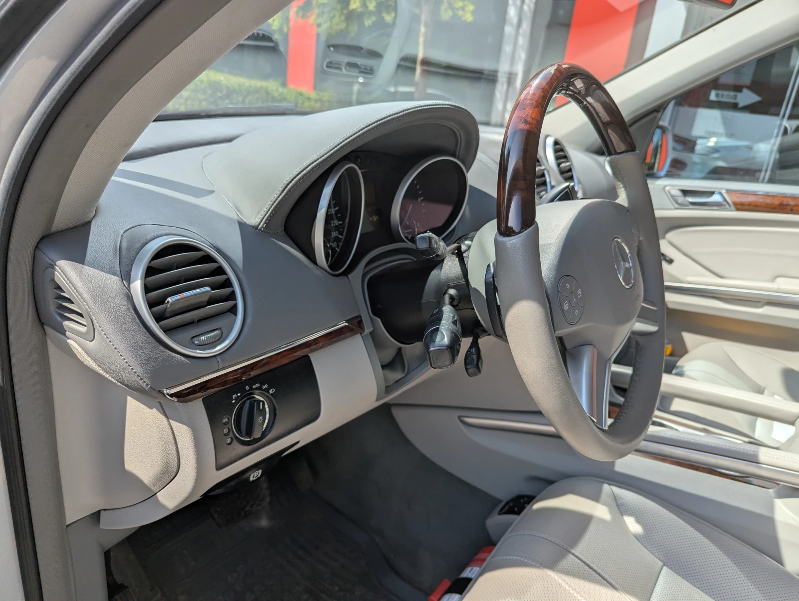 Mercedes-Benz ML 300 4MATIC 7G-TRONIC, снимка 8 - Автомобили и джипове - 54765817