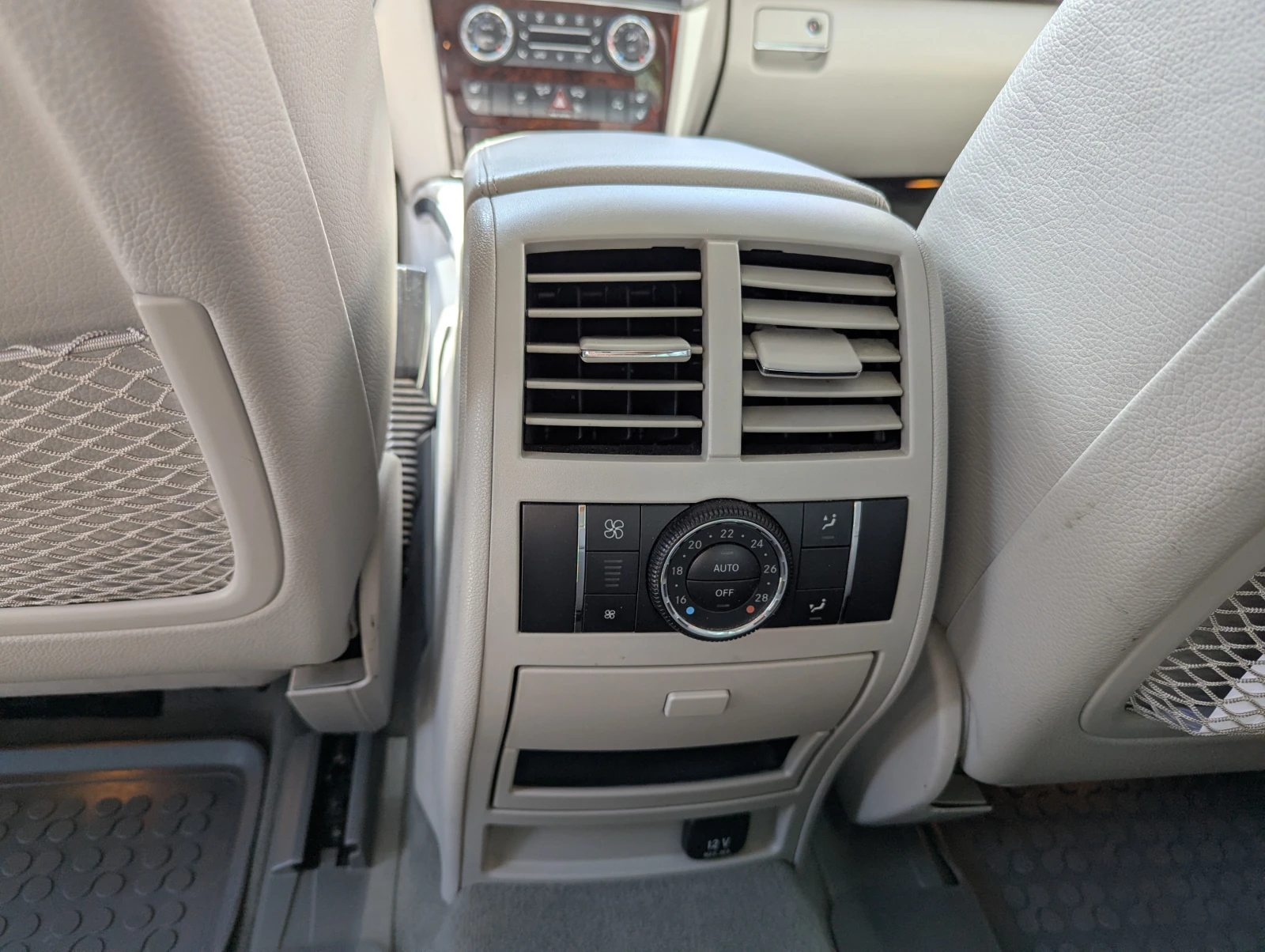 Mercedes-Benz ML 300 4MATIC 7G-TRONIC, снимка 14 - Автомобили и джипове - 54765817