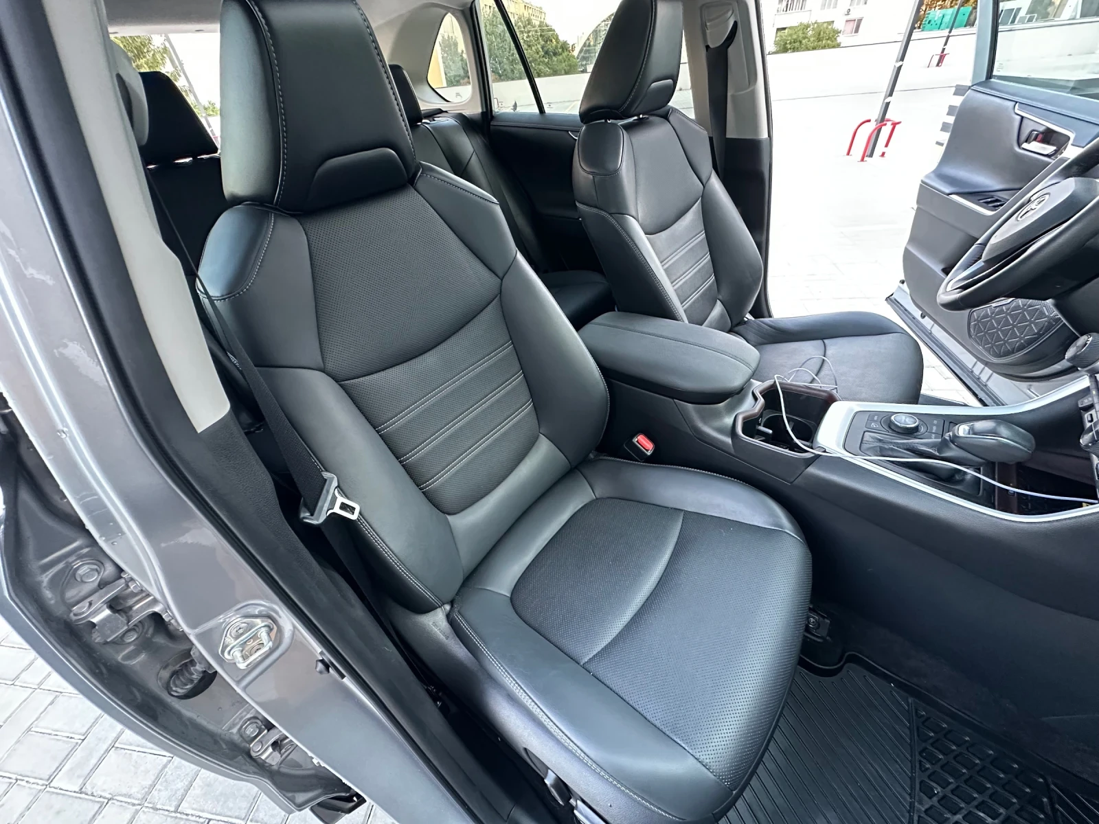 Toyota Rav4 2.5i AWD LIMITED * 360* Обдухване* Подгрев, снимка 10 - Автомобили и джипове - 56038629