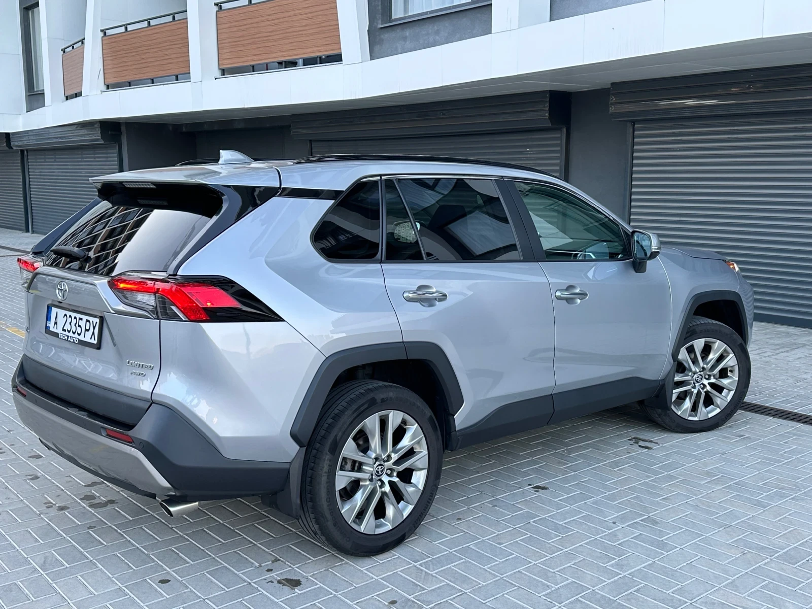 Toyota Rav4 2.5i AWD LIMITED * 360* Обдухване* Подгрев, снимка 5 - Автомобили и джипове - 56038629
