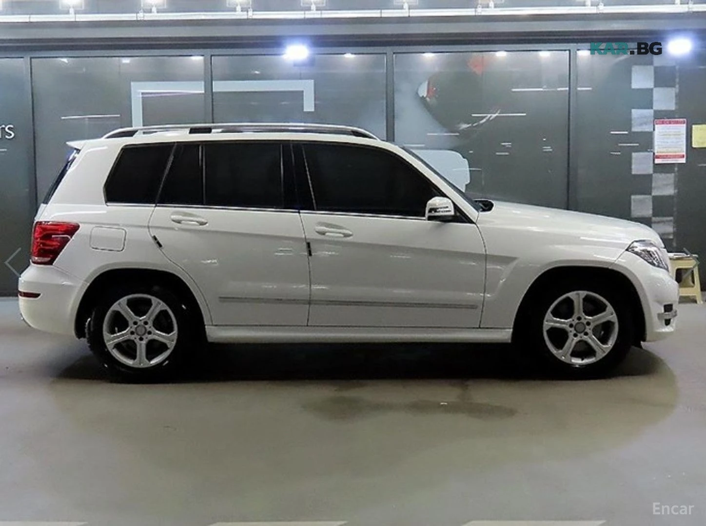 Mercedes-Benz GLK 2.2 D* PREMIUM* AMG LINE* CARPLAY* PANO*  , снимка 3 - Автомобили и джипове - 56047145