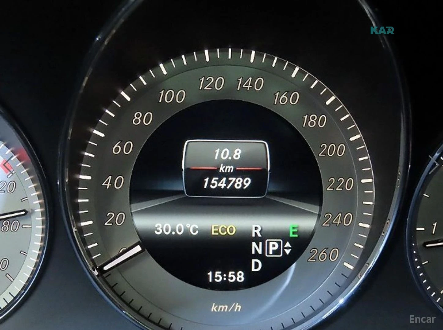 Mercedes-Benz GLK 2.2 D* PREMIUM* AMG LINE* CARPLAY* PANO*  , снимка 9 - Автомобили и джипове - 56047145