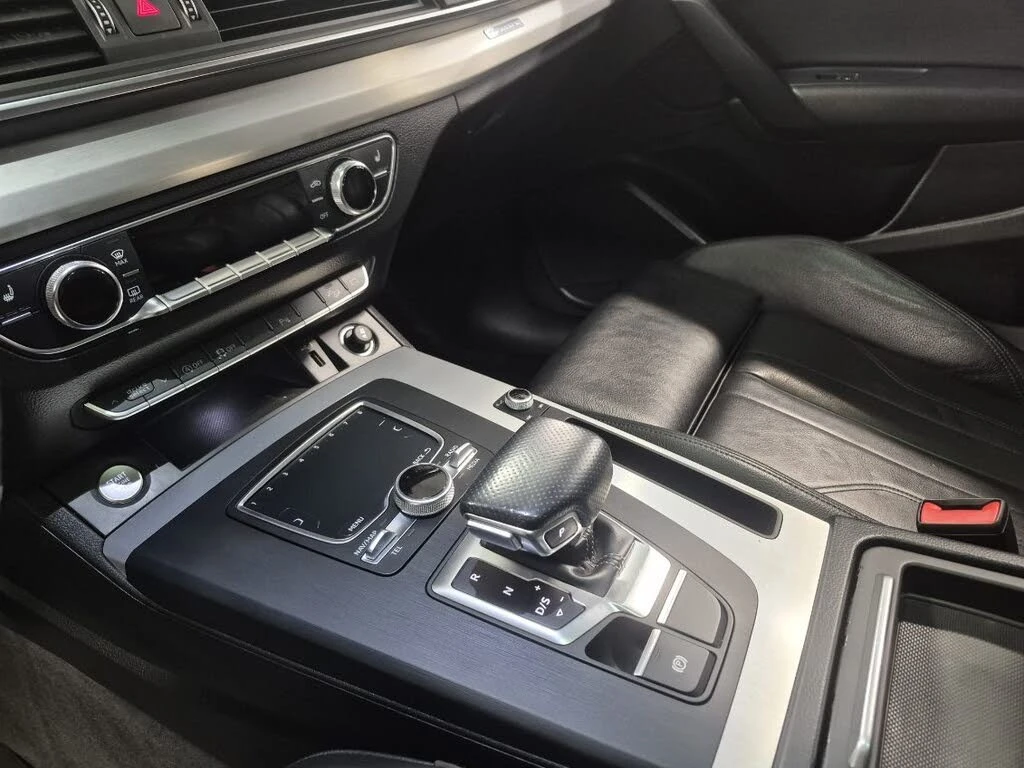 Audi Q5 quattro * Панорама * АвтоКредит (ЦЕНА ДО БГ), снимка 11 - Автомобили и джипове - 56186870