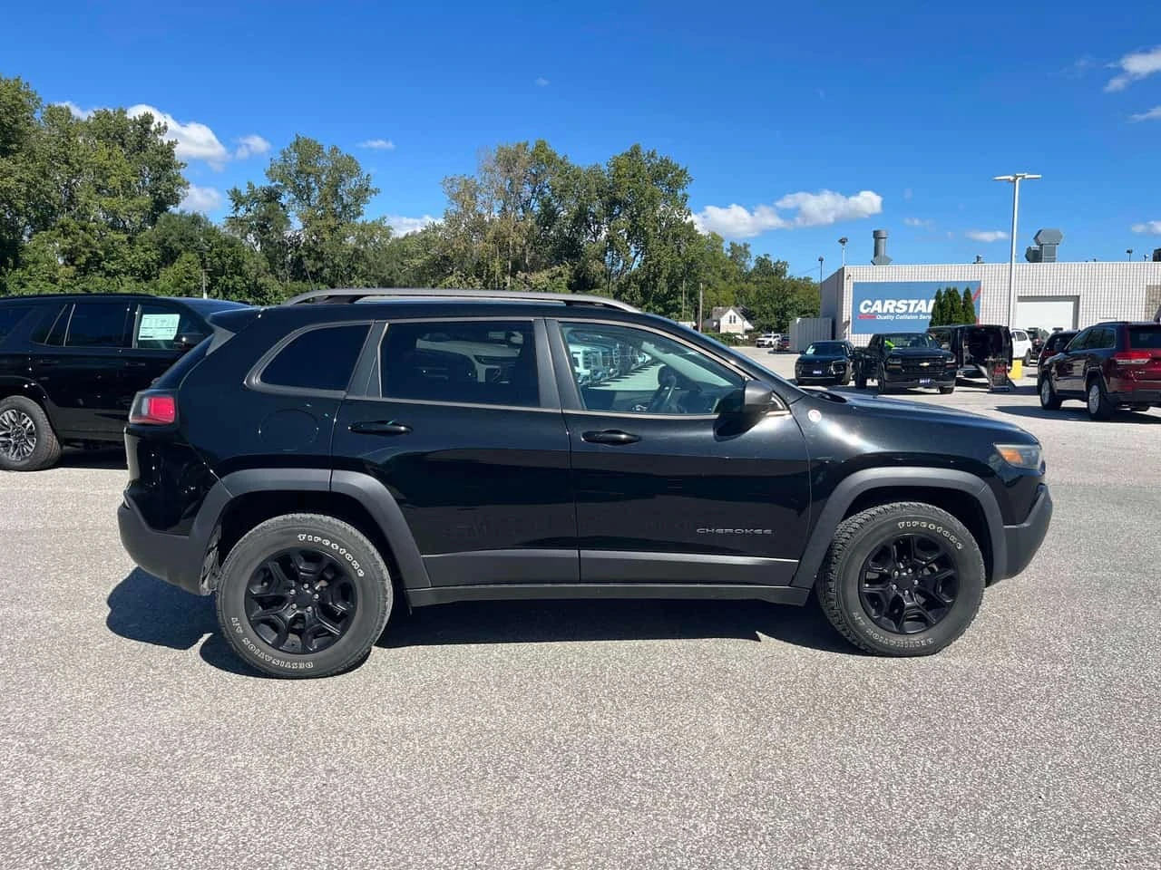 Jeep Cherokee * Trailhawk * CARFAX * БЕЗ ПЪРВОНАЧАЛНА ВНОСКА, снимка 3 - Автомобили и джипове - 56233477