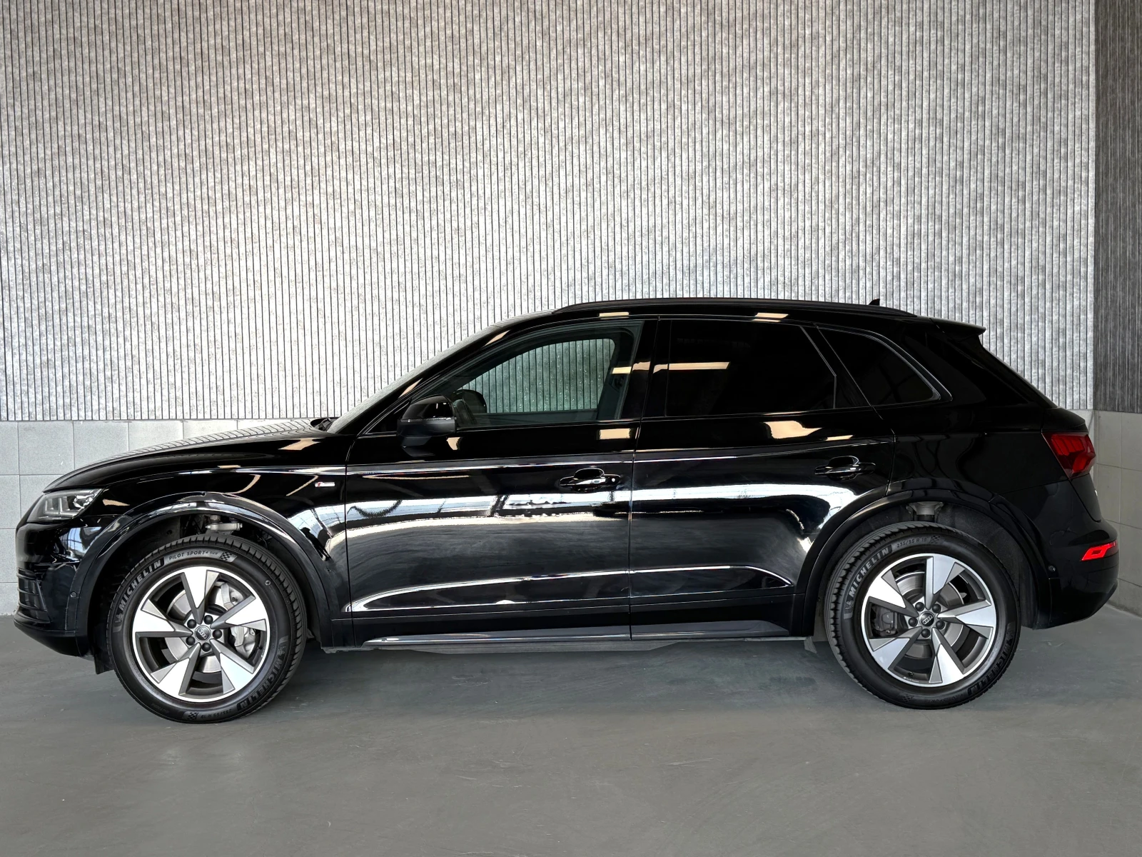 Audi Q5 40 TDI QUATTRO S LINE * ПЪРВИ СОБСТВЕНИК * , снимка 2 - Автомобили и джипове - 56315186