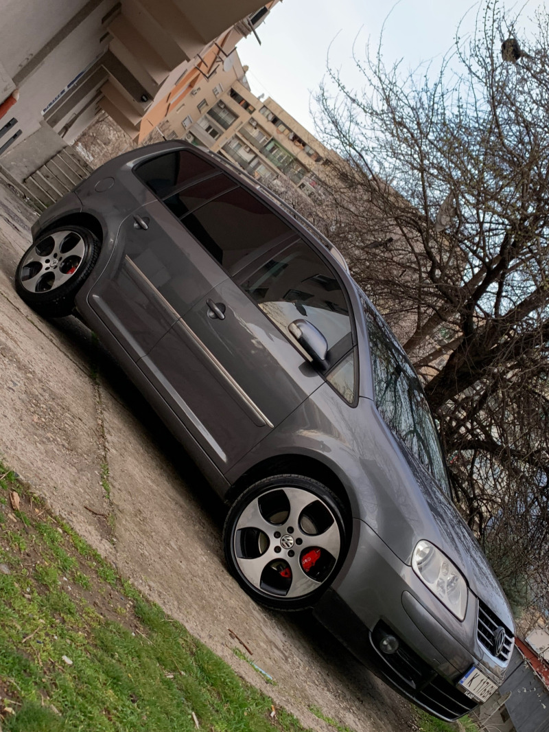 VW Touran, снимка 9 - Автомобили и джипове - 45327507