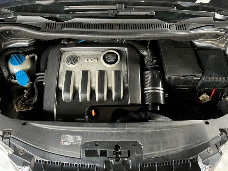 VW Touran, снимка 15 - Автомобили и джипове - 45327507