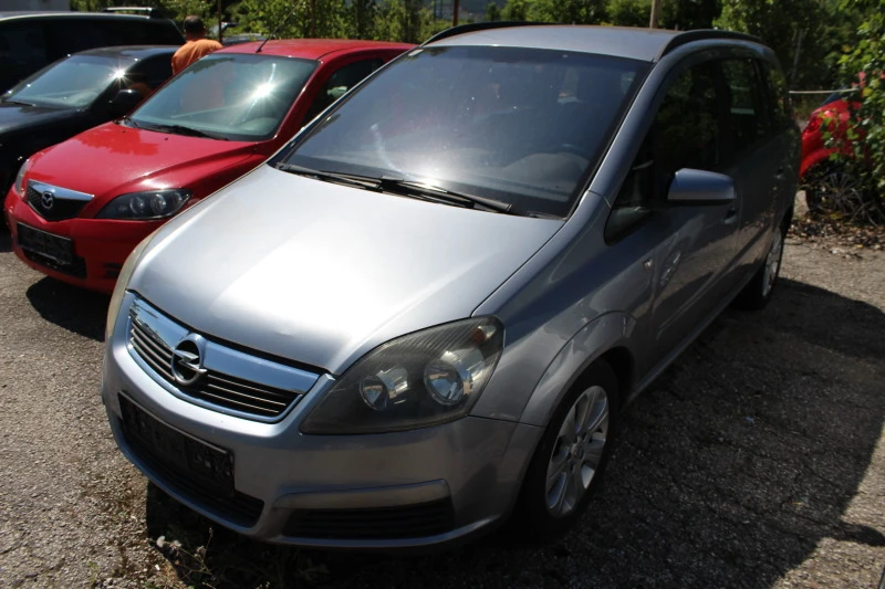 Opel Zafira 1.9ЦДТИ Нов внос, снимка 8 - Автомобили и джипове - 47403495