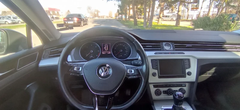 VW Passat 1, 6TDI, снимка 8 - Автомобили и джипове - 48390816