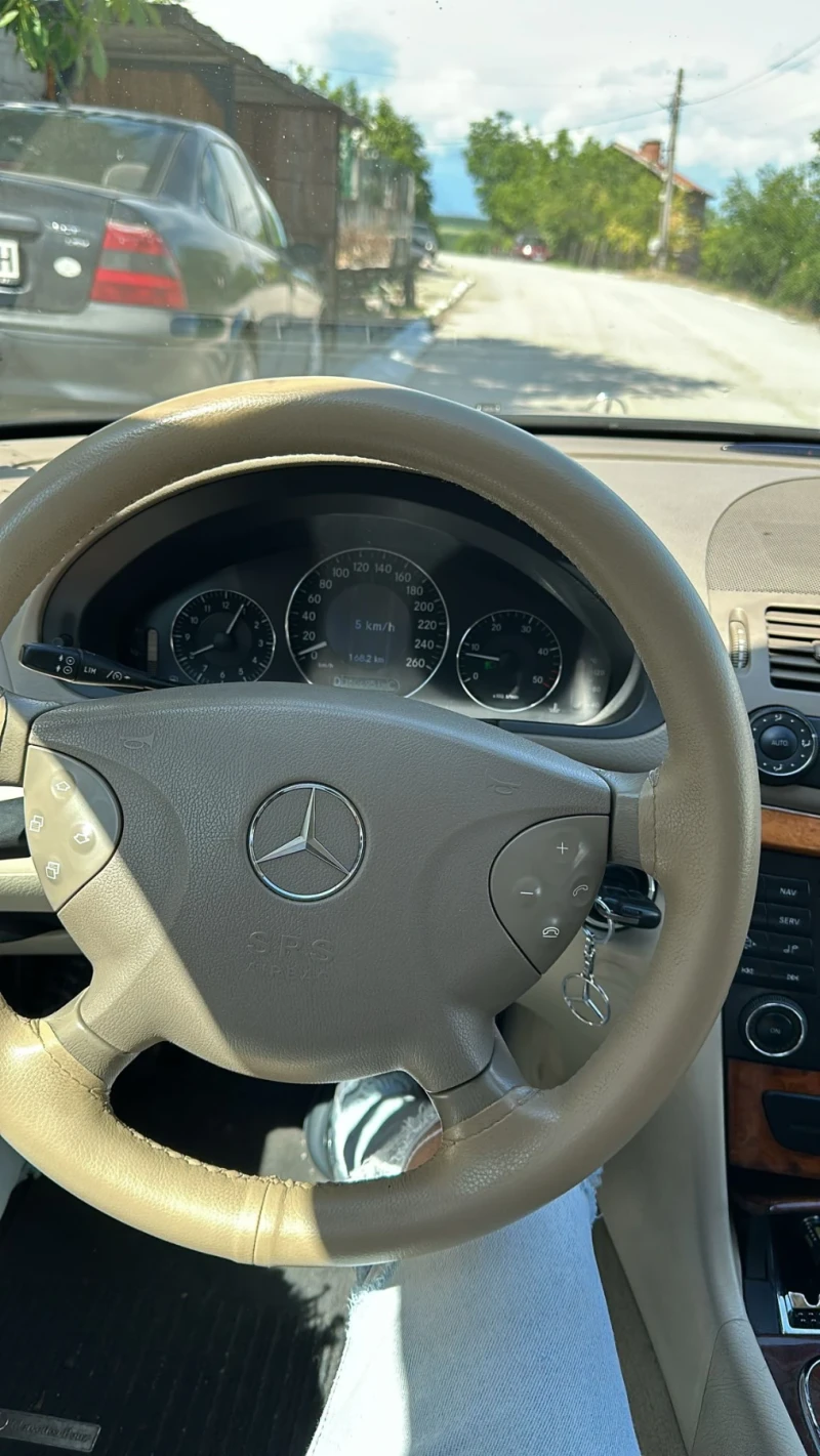 Mercedes-Benz E 200, снимка 5 - Автомобили и джипове - 49145431