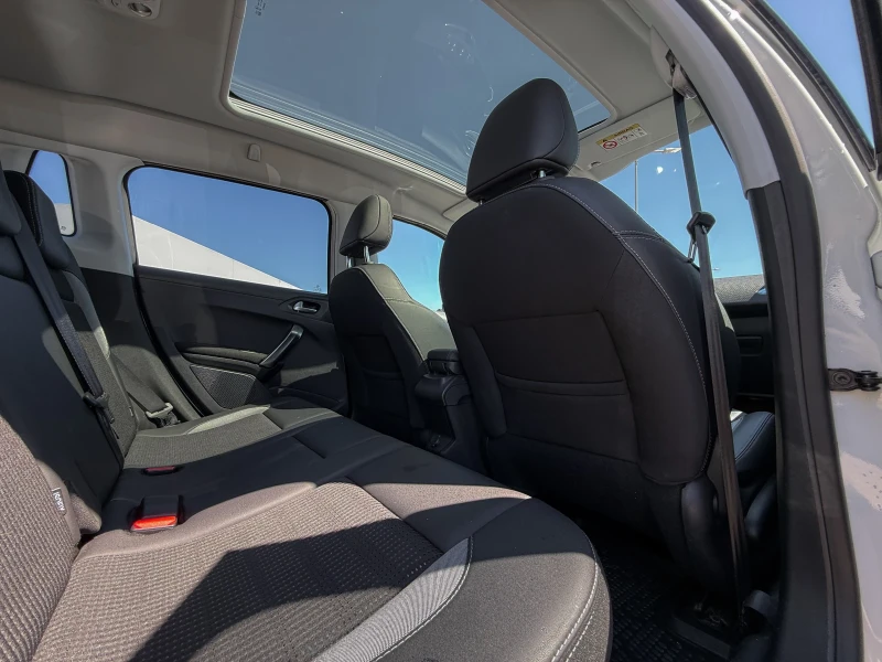 Peugeot 2008 1.2 PureTech * 110p.s * Allure* 89 000km* От Бълга, снимка 16 - Автомобили и джипове - 52622356