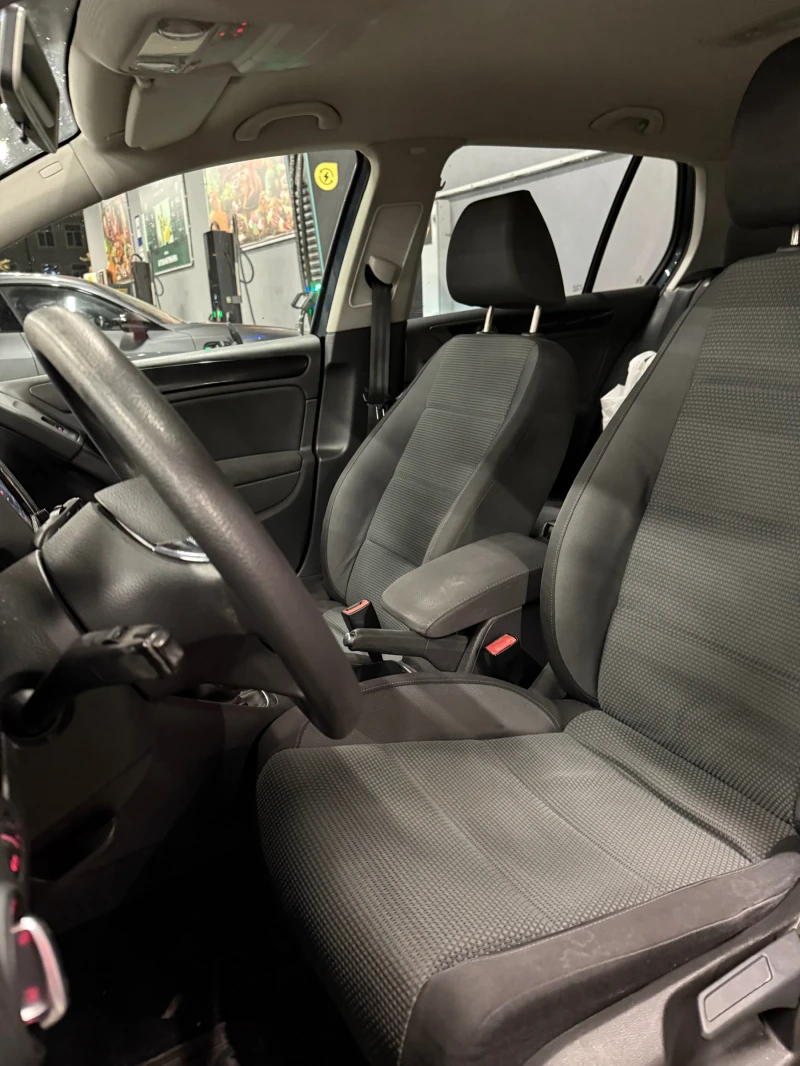 VW Golf 2.0 TDI, снимка 8 - Автомобили и джипове - 53419655