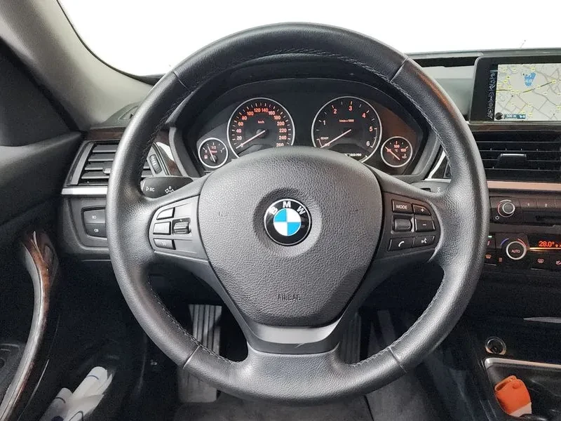 BMW 320, снимка 13 - Автомобили и джипове - 53715382
