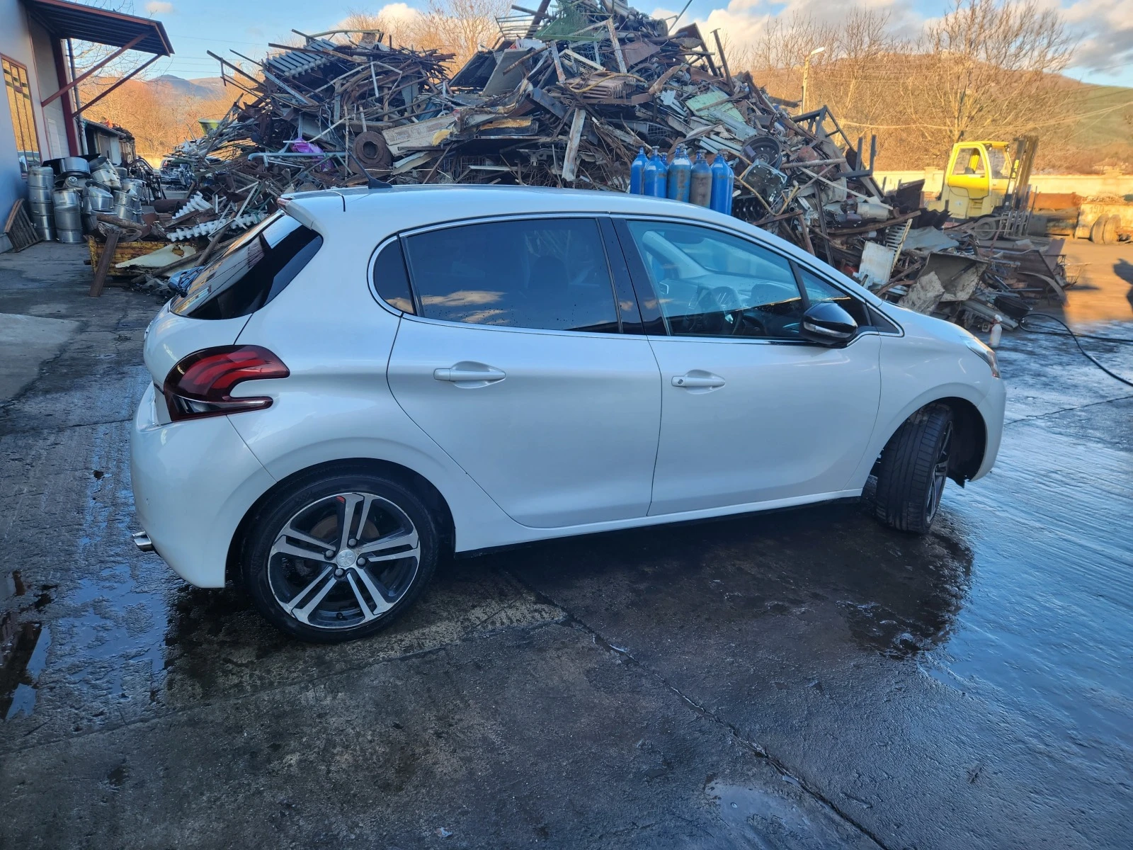 Peugeot 208 1.2T GT Line - изображение 8