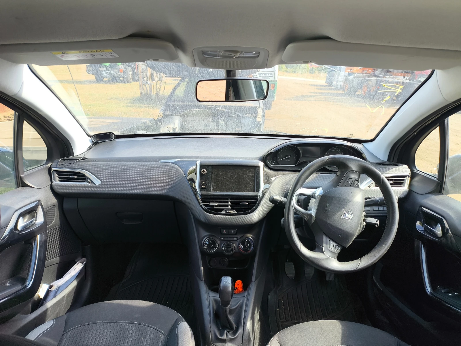 Peugeot 208 1.2i, 1.2T - изображение 7